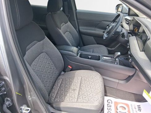 Used 2025 Nissan Kicks SV w/ Charging Package FWD image 26