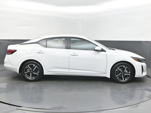 Certified 2025 Nissan Sentra SV w/ All-Weather Package FWD image 8
