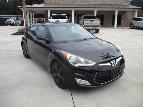 Used 2017 Hyundai Veloster Value Edition FWD image 4