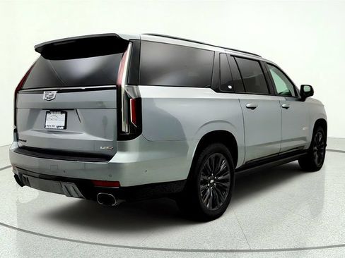 Used 2024 Cadillac Escalade ESV V w/ LPO, ONYX Package AWD/4WD image 5