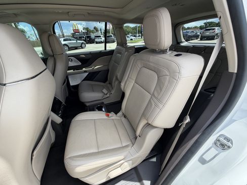 Used 2022 Lincoln Aviator Reserve w/ Equipment Group 201A AWD/4WD image 15