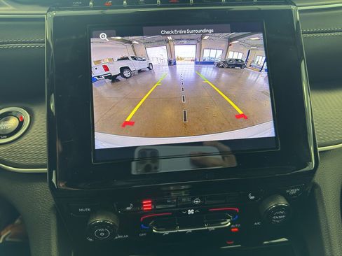 New 2025 Jeep Grand Cherokee Altitude AWD/4WD image 19