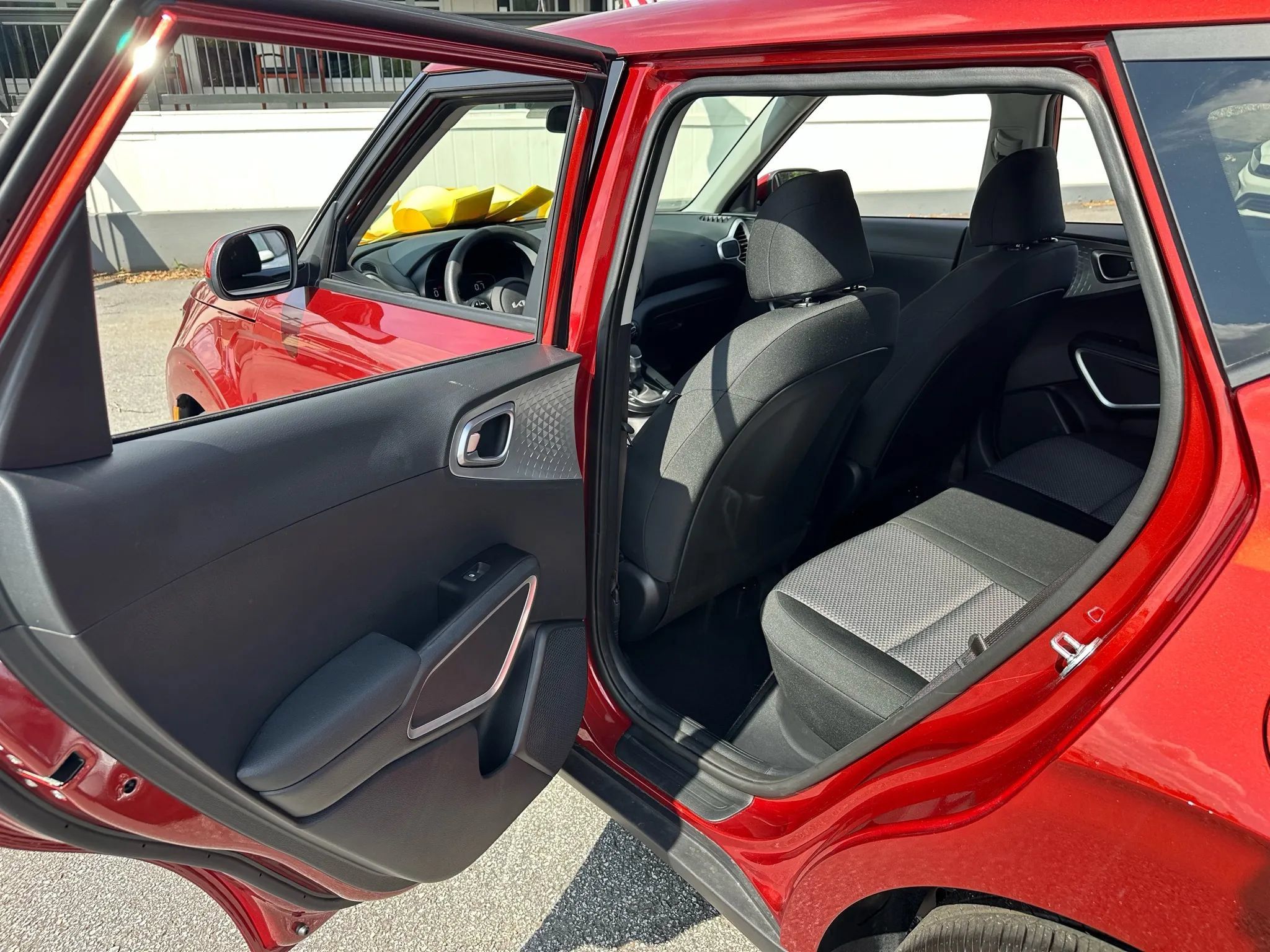 Used 2025 Kia Soul LX w/ LX Technology Package FWD image 12