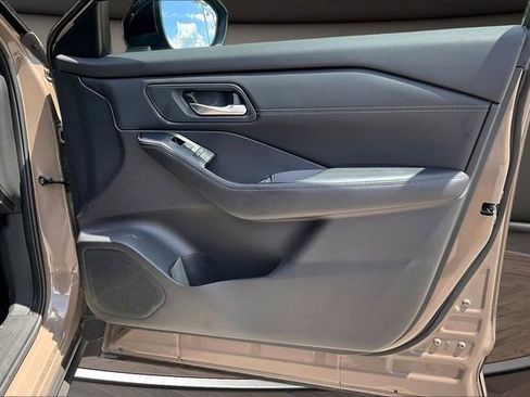 Certified 2025 Nissan Rogue SL w/ Tech Package FWD image 22