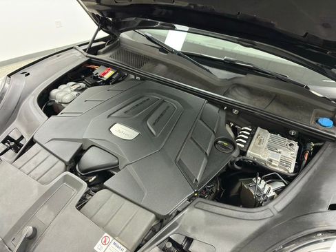 Used 2022 Porsche Cayenne Platinum Edition image 67