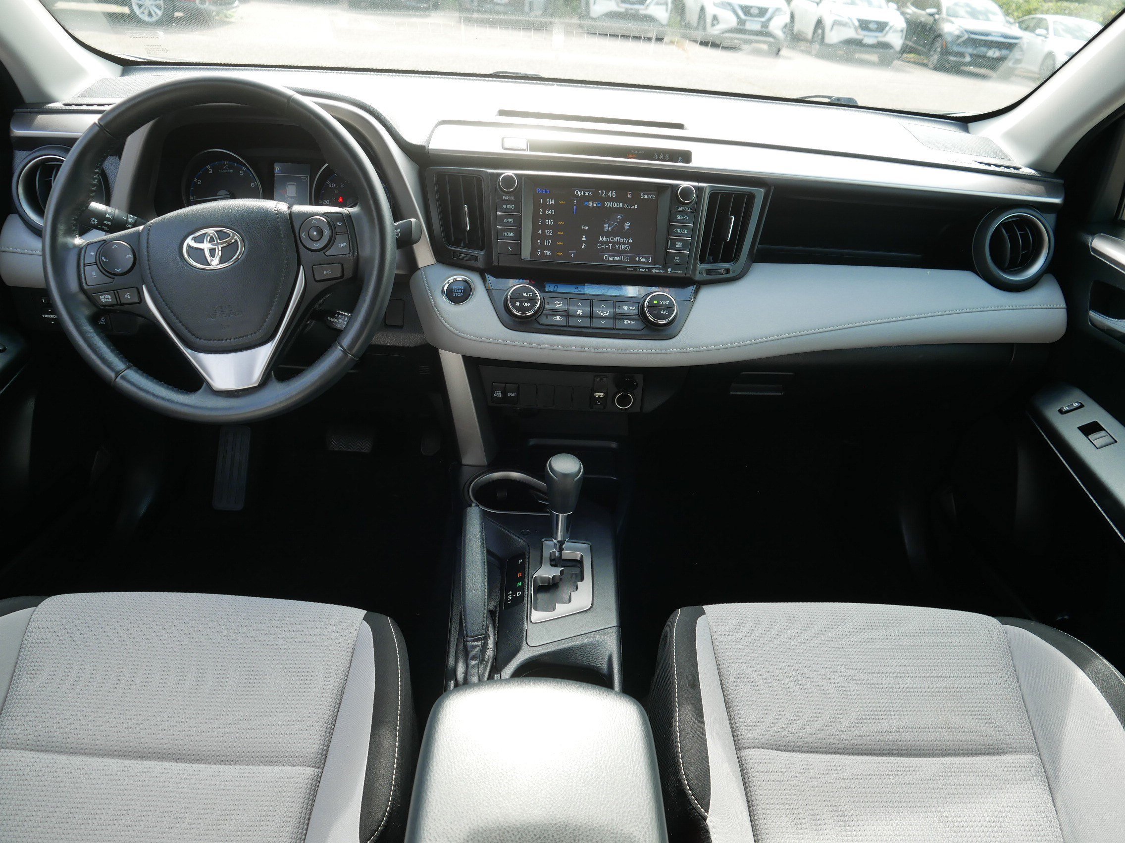 Used 2018 Toyota RAV4 XLE FWD image 10