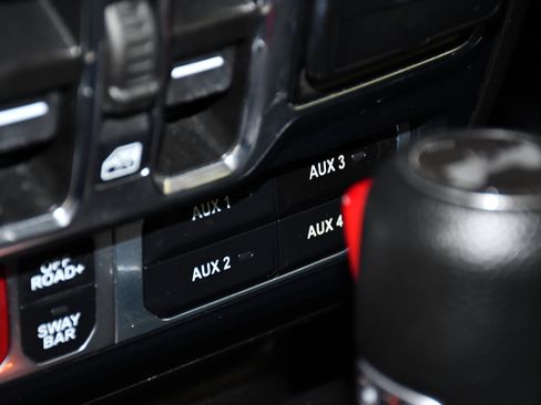 Used 2024 Jeep Wrangler Unlimited Rubicon image 34