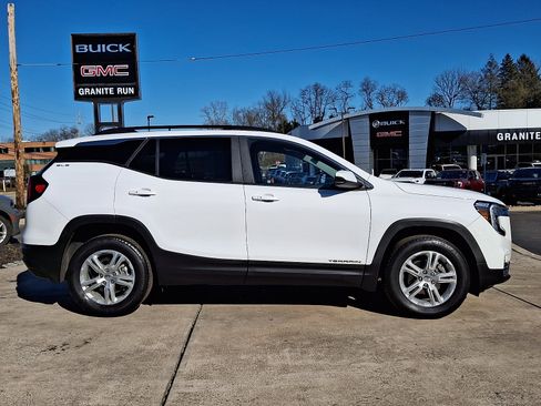 Used 2023 GMC Terrain SLE w/ Driver Convenience Package image 7