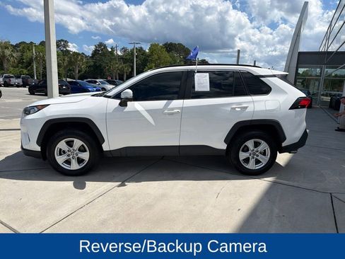 Used 2021 Toyota RAV4 XLE w/ Convenience Package FWD image 4