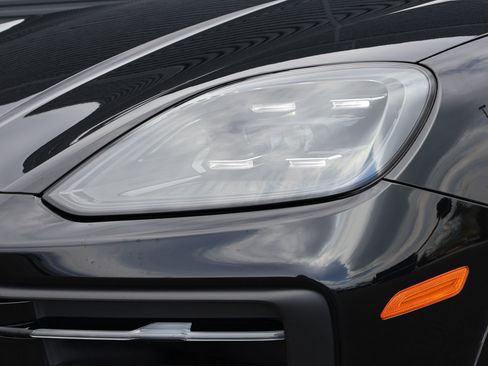 Certified 2025 Porsche Cayenne E-Hybrid AWD/4WD image 12