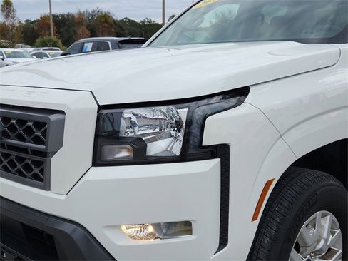 Used 2022 Nissan Frontier SV w/ Technology Package image 6