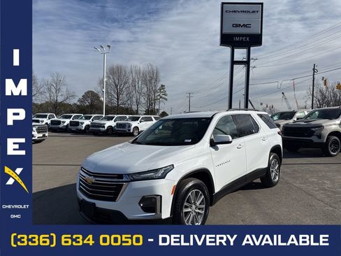 Used 2022 Chevrolet Traverse LT image 1