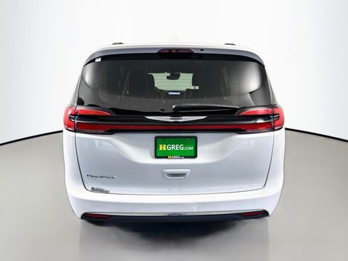 Used 2022 Chrysler Pacifica Touring-L FWD image 8