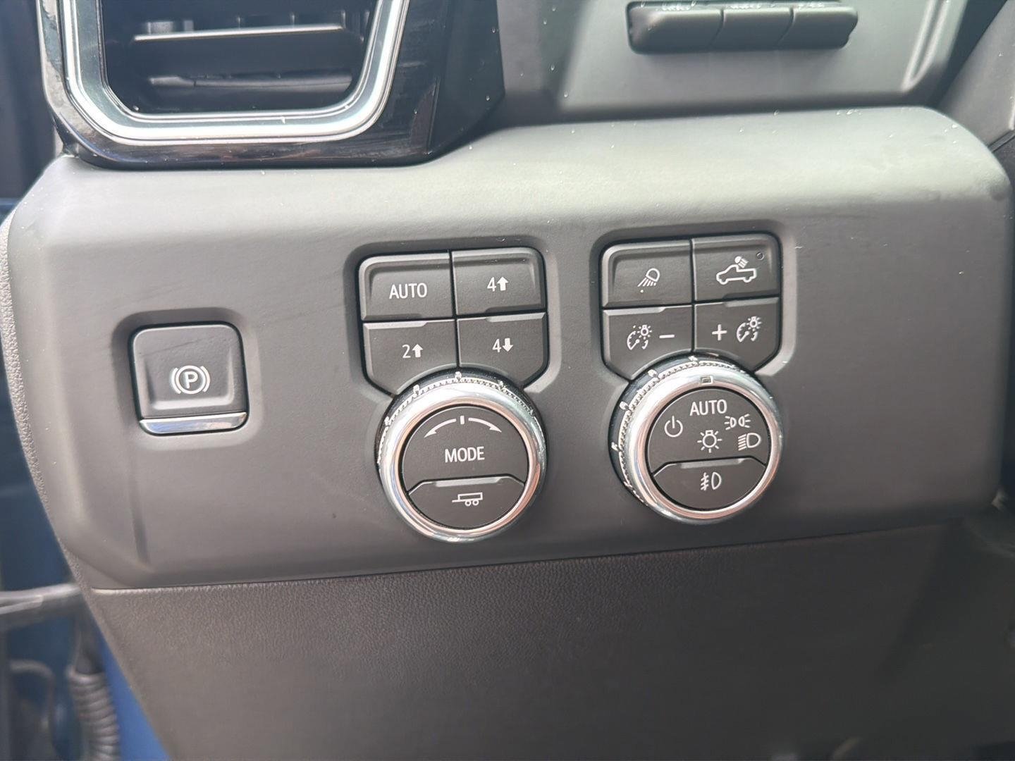 Used 2026 GMC Sierra 3500 Denali Ultimate AWD/4WD image 23