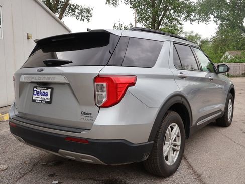 Used 2022 Ford Explorer XLT w/ Equipment Group 202A AWD/4WD image 3