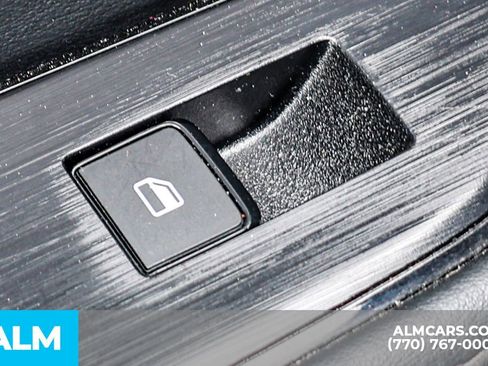 Used 2025 Nissan Rogue SV image 53