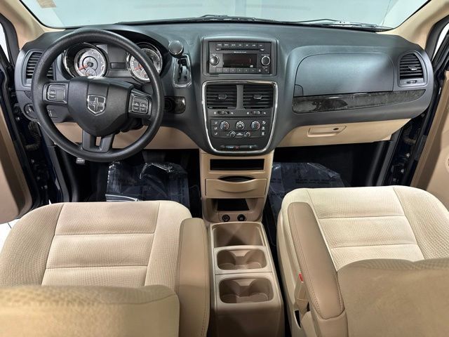 Used 2016 Dodge Grand Caravan SE w/ Quick Order Package 29E SE FWD image 2