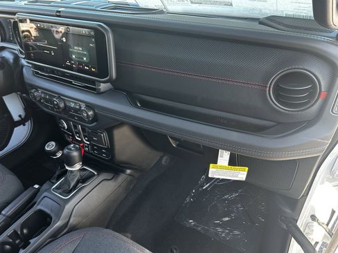 New 2025 Jeep Wrangler Rubicon w/ Convenience Group AWD/4WD image 13