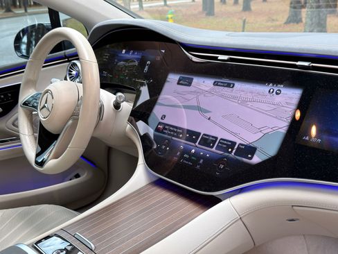 Certified 2022 Mercedes-Benz EQS 580 580 image 20