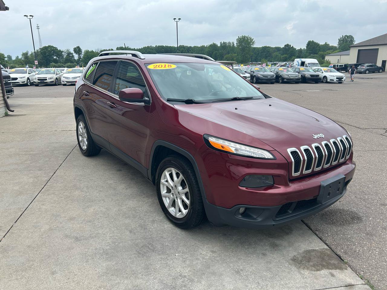 Used 2018 Jeep Cherokee Latitude FWD image 3
