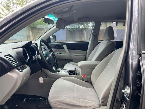 Used 2012 Toyota Highlander Base image 5