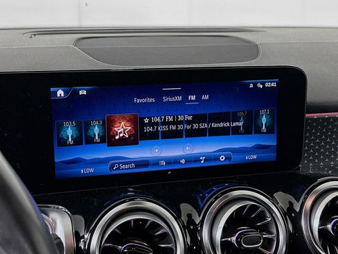 Used 2024 Mercedes-Benz GLB 250 GLB 250 image 21