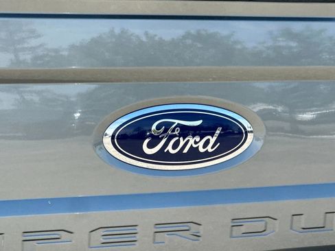 Certified 2019 Ford F350 XLT w/ XLT Premium Package AWD/4WD image 24