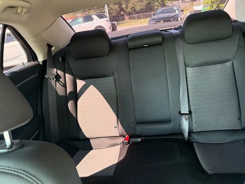 Used 2020 Chrysler 300 Touring w/ Chrome Appearance Package image 12