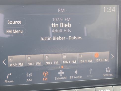 Used 2023 Nissan Rogue SV image 6