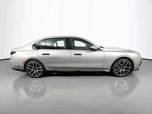 Used 2026 BMW 740i xDrive AWD/4WD image 4