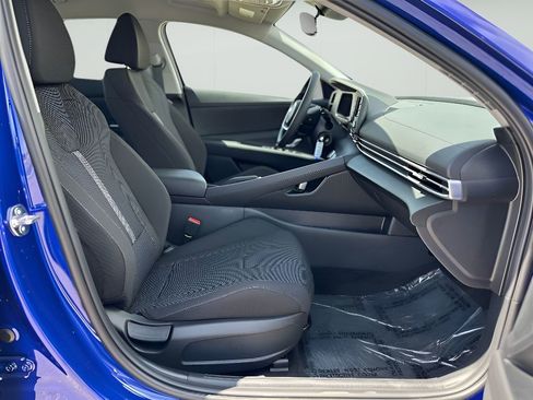 Used 2025 Hyundai Elantra SE w/ Cargo Package image 21