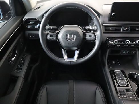 Used 2025 Honda Pilot EX-L image 10