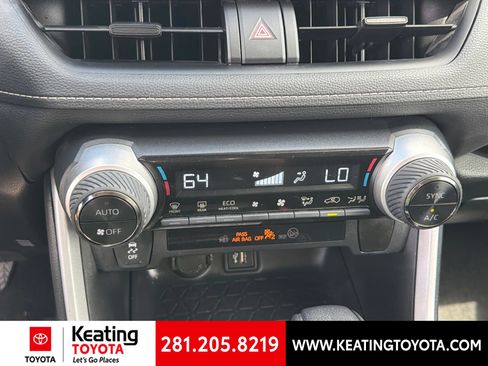 Used 2024 Toyota RAV4 LE AWD/4WD image 18