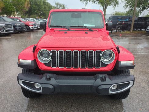 Used 2025 Jeep Wrangler Unlimited Sahara image 4