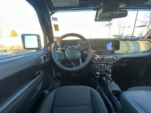 Used 2024 Jeep Gladiator Sport image 17