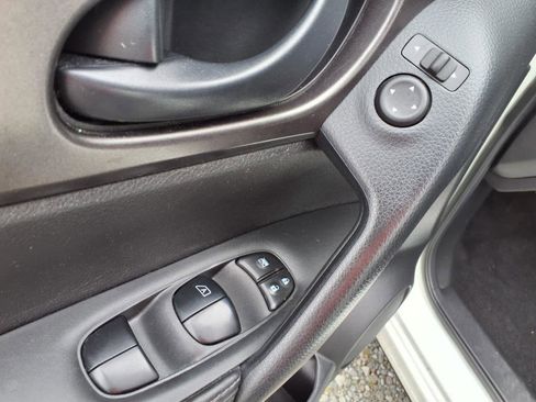 Used 2021 Nissan Rogue Sport S image 24