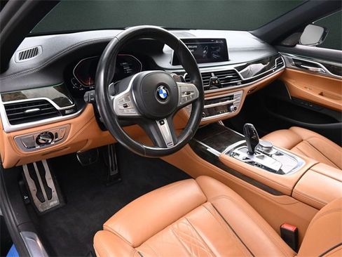 Used 2020 BMW 750i xDrive 750i xDrive w/ M Sport Package image 10