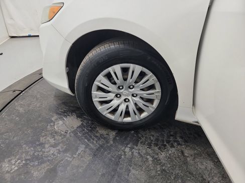 Used 2012 Toyota Camry LE image 28