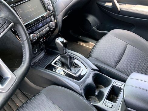 Used 2019 Nissan Rogue SV FWD image 13