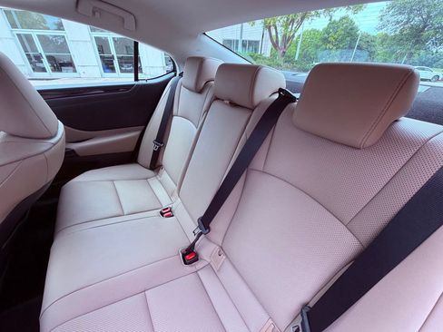 Certified 2021 Lexus ES 300h w/ Premium Package FWD image 14