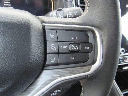 Used 2024 Jeep Wagoneer Series II w/ Flexible Seating Group RWD image 44