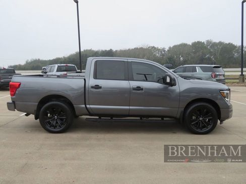 Used 2023 Nissan Titan SV w/ SV Convenience Package image 7