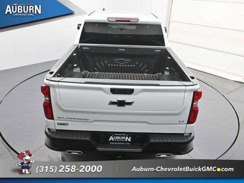 Used 2025 Chevrolet Silverado 1500 LT Trail Boss AWD/4WD image 31