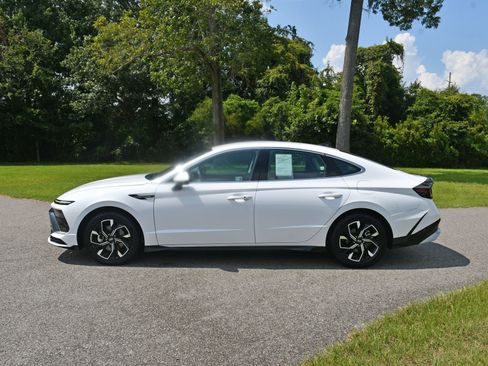 Used 2025 Hyundai Sonata SEL FWD image 2