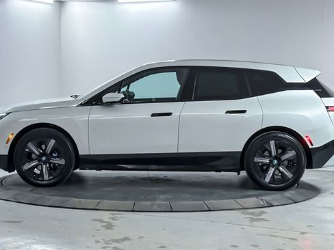 Used 2024 BMW iX xDrive50 w/ Premium Package AWD/4WD image 5