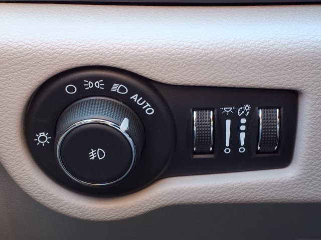 Used 2024 Chrysler Pacifica Touring-L FWD image 16
