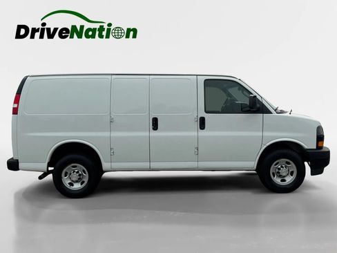 Used 2021 Chevrolet Express 2500 w/ Driver Convenience Package RWD image 4