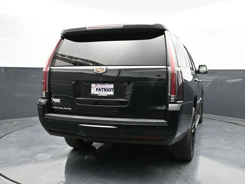 Used 2020 Cadillac Escalade Luxury image 2