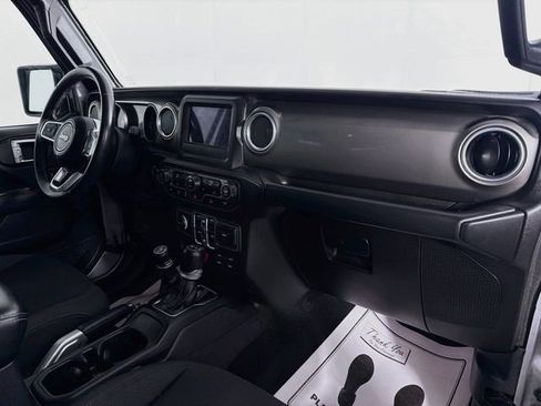 Used 2018 Jeep Wrangler Unlimited Sahara w/ Dual Top Group AWD/4WD image 31