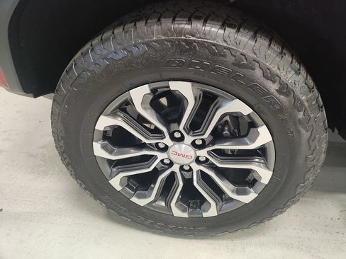 Used 2025 GMC Canyon Denali AWD/4WD image 16